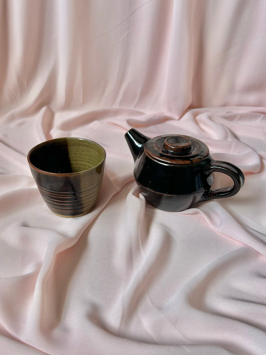 Tea Pot and V Cup Set
