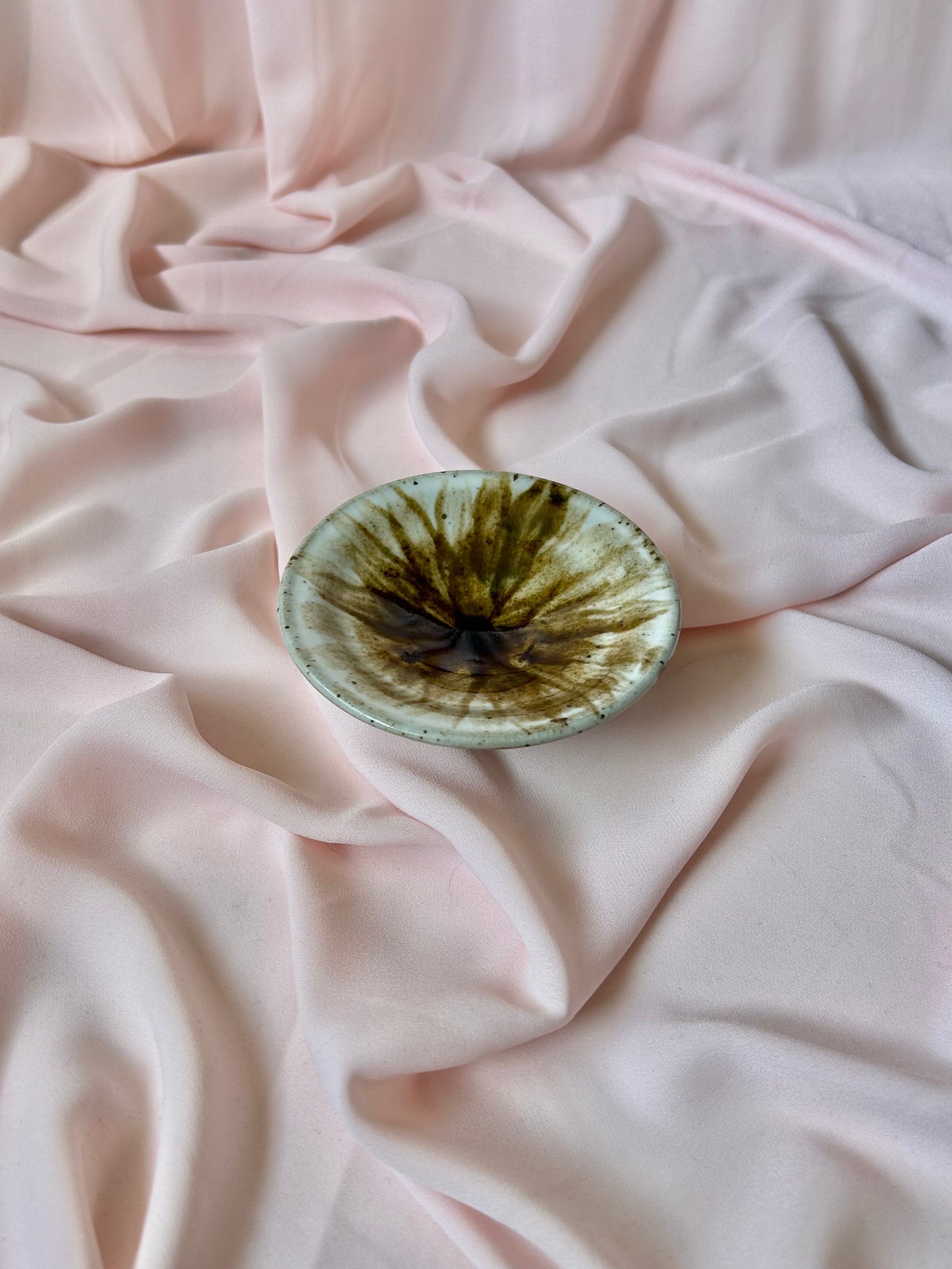 Pedestal Dish - White