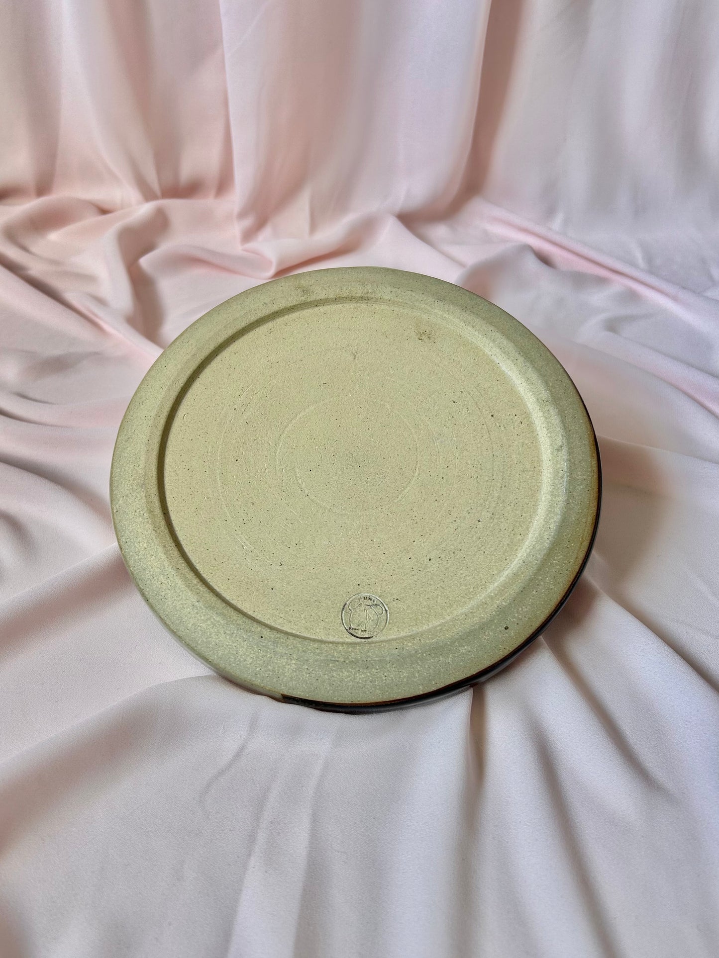 Levitating Plate - White/Black