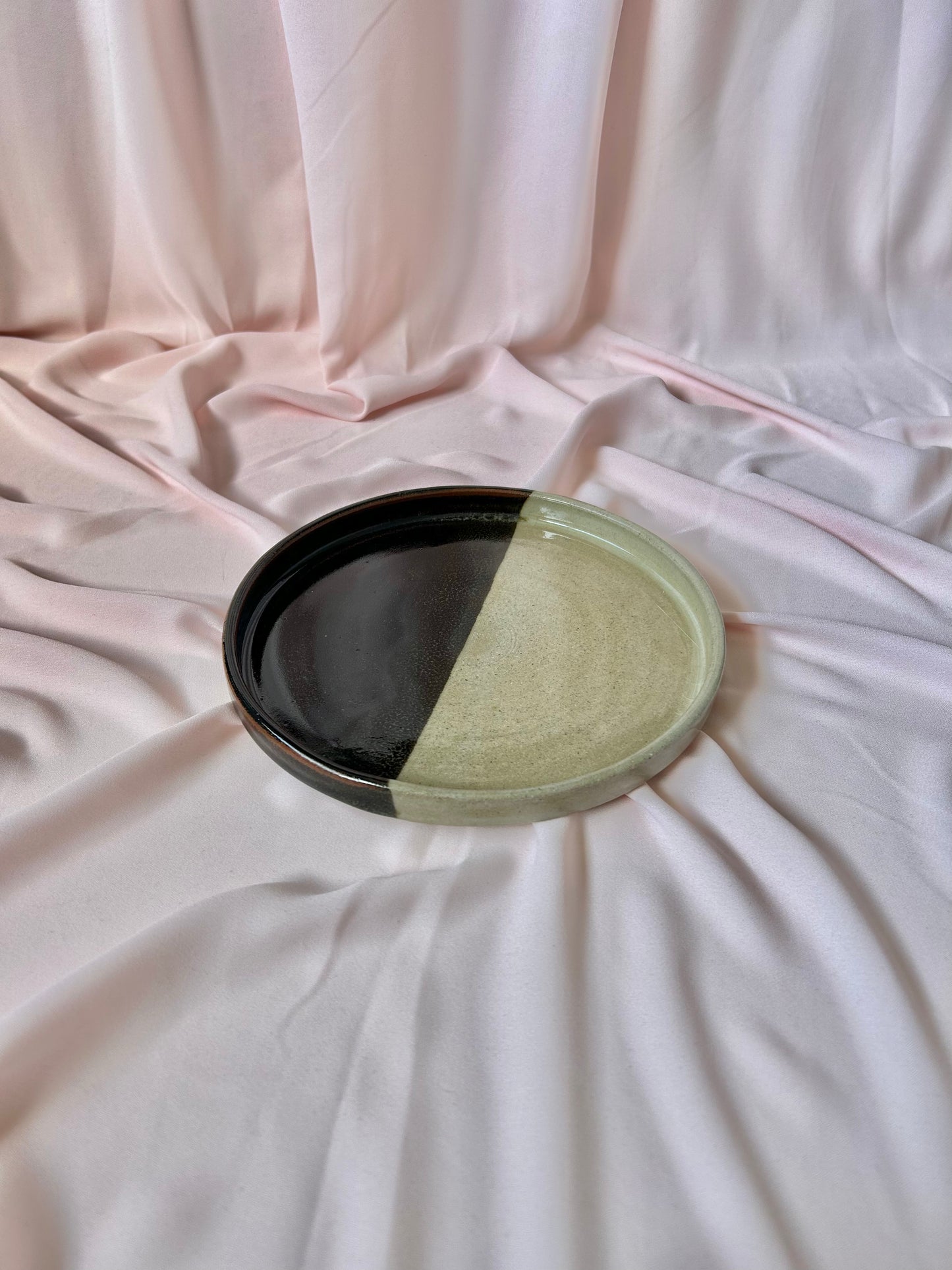 Levitating Plate - White/Black