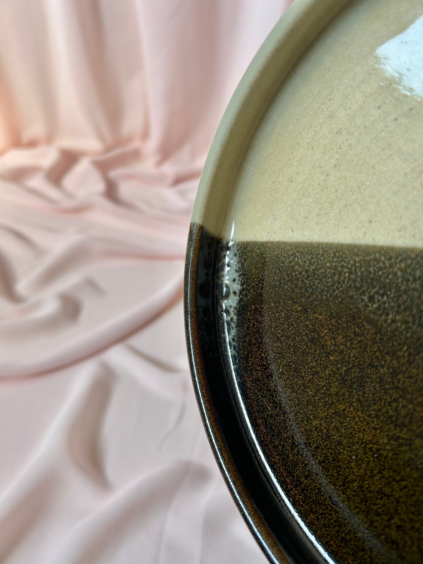 Levitating Plate - White/Black